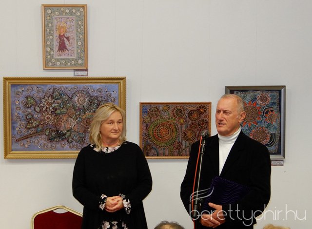 Fellobant az első gyertya lángja 19